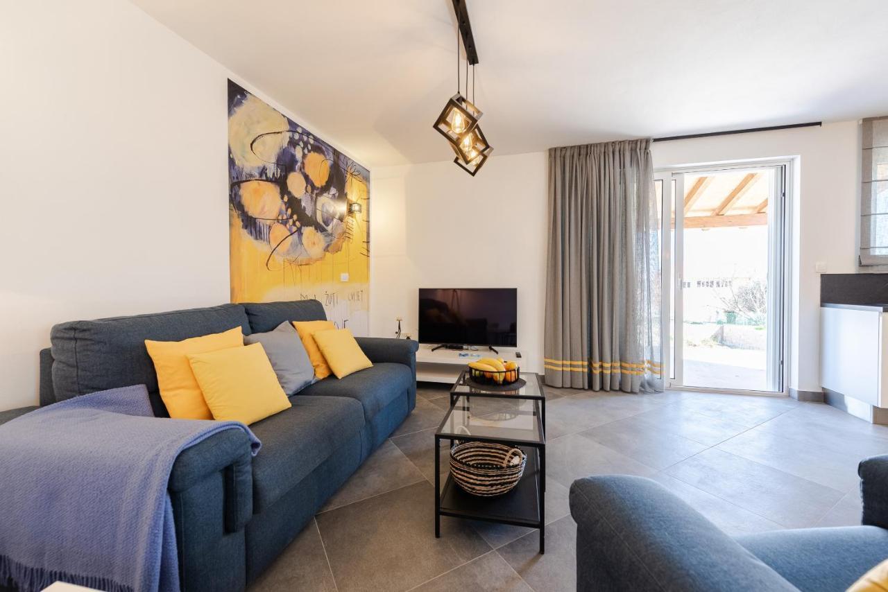 Villa Charm Tkon Exterior photo