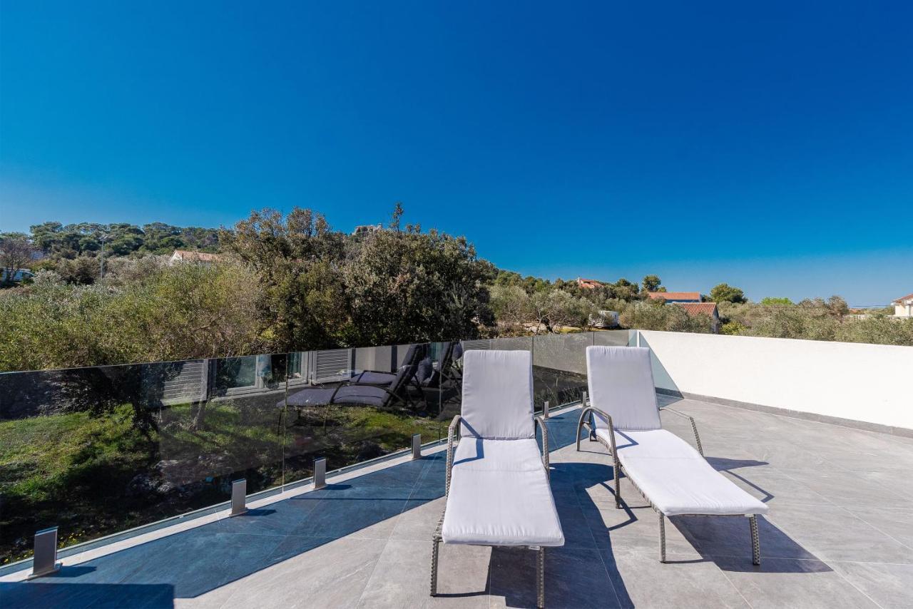Villa Charm Tkon Exterior photo